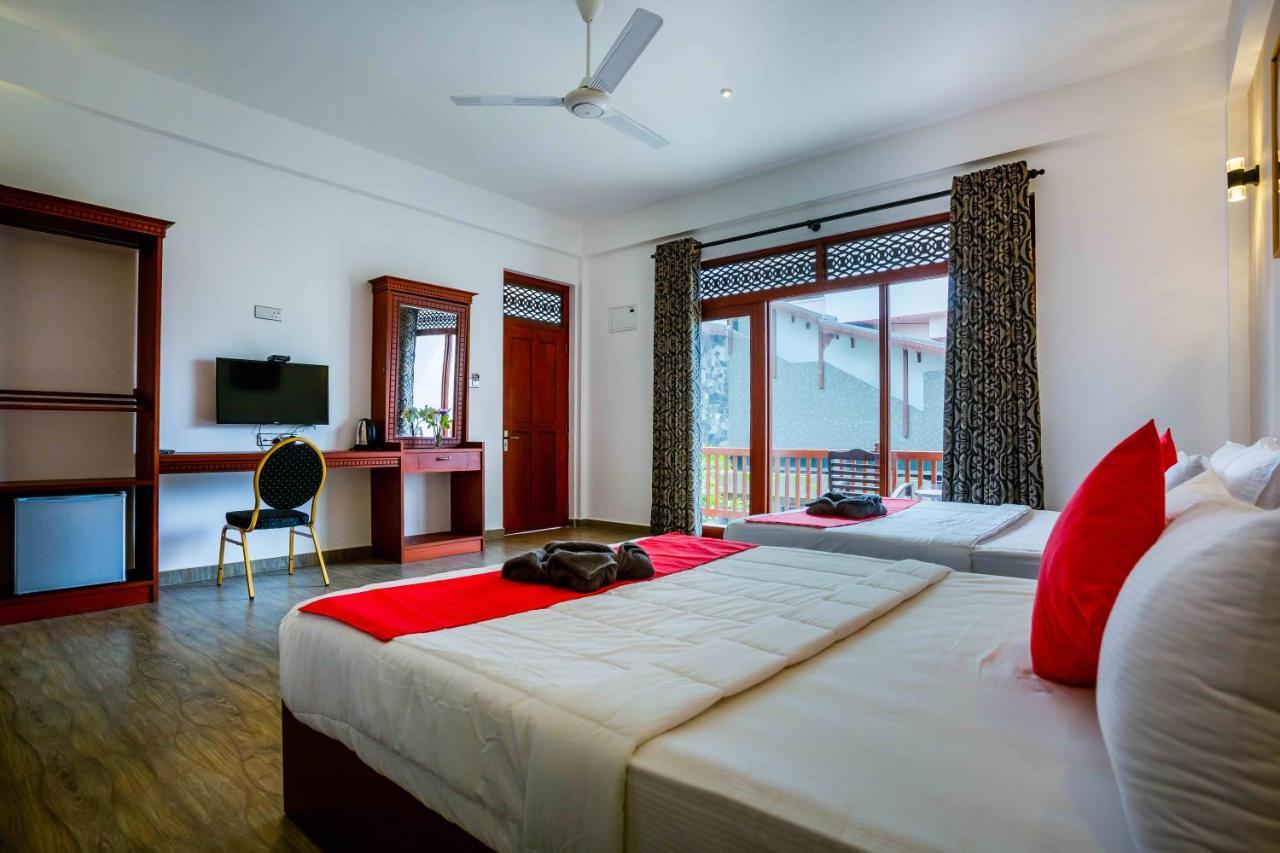 Polhena Grand Resort & Banquet 마타라 외부 사진
