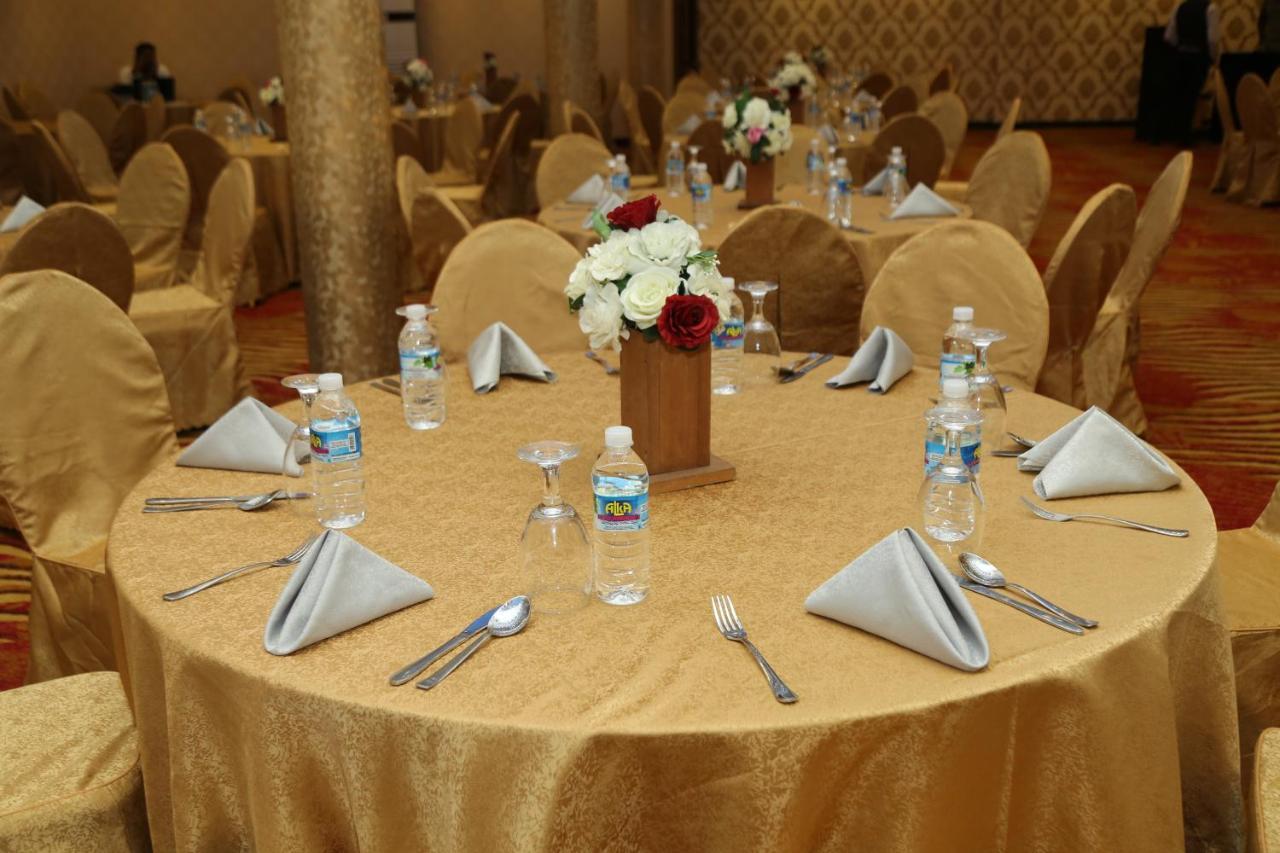Polhena Grand Resort & Banquet 마타라 외부 사진
